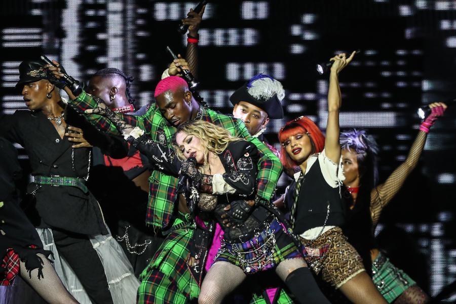 Η τραγουδίστρια Madonna κατά τη διάρκεια μιας δωρεάν συναυλίας, τη μοναδική παρουσίαση του 'The Celebration Tour' στη Νότια Αμερική, στην παραλία Copacabana στο Ρίο ντε Τζανέιρο, Βραζιλία, 04 Μαΐου 2024