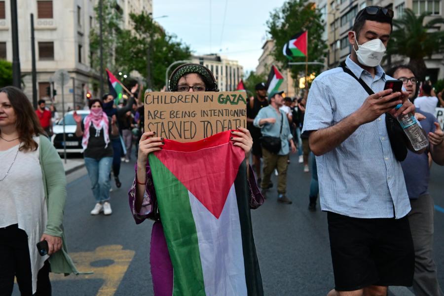Συγκέντρωση αλληλεγγύης για την Παλαιστίνη στην πλατεία Συντάγματος, Αθήνα, Τρίτη 7 Μαΐου 2024.