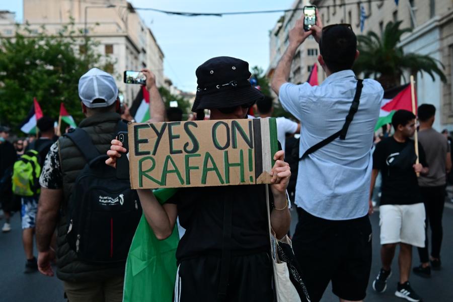 Συγκέντρωση αλληλεγγύης για την Παλαιστίνη στην πλατεία Συντάγματος, Αθήνα, Τρίτη 7 Μαΐου 2024.