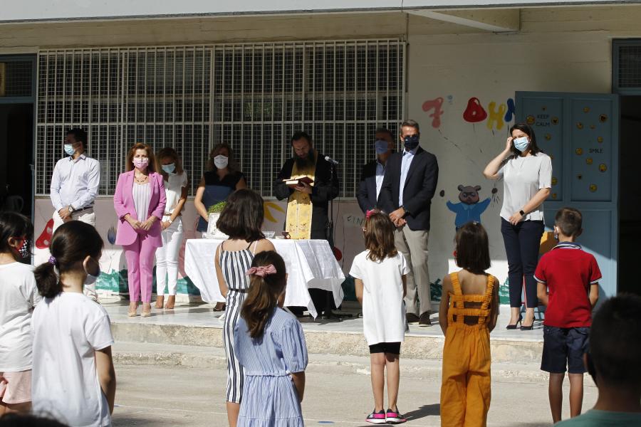 ΑΓΙΑΣΜΟΣ ΣΧΟΛΕΙΑ 2020 ΙΕΡΕΙΣ ΧΩΡΙΣ ΜΑΣΚΕΣ ΜΗΤΣΟΤΑΚΗΣ ΚΕΡΑΜΕΩΣ
