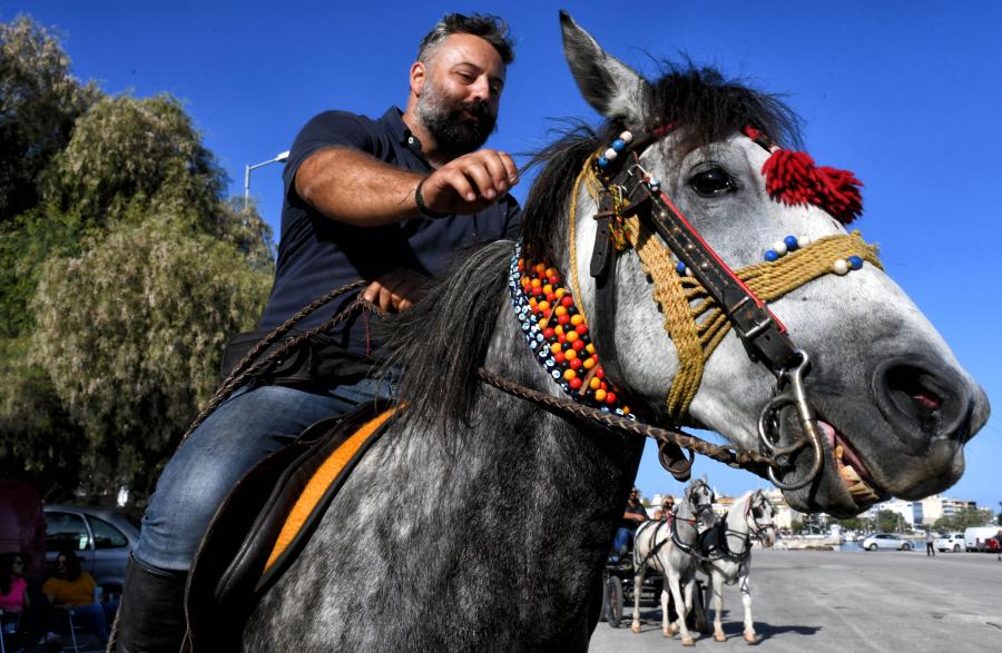 ΚΟΡΙΝΘΟΣ ΑΛΟΓΑ ΑΜΑΞΕΣ