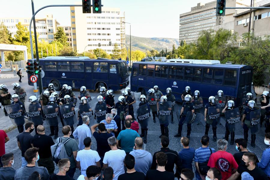 ΜΑΤ επίθεση
