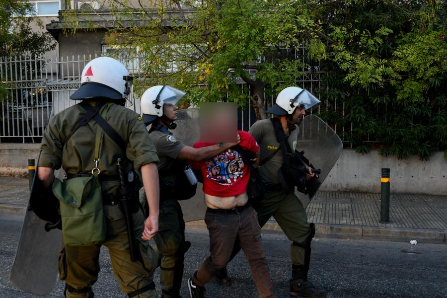 ΜΑΤ επίθεση