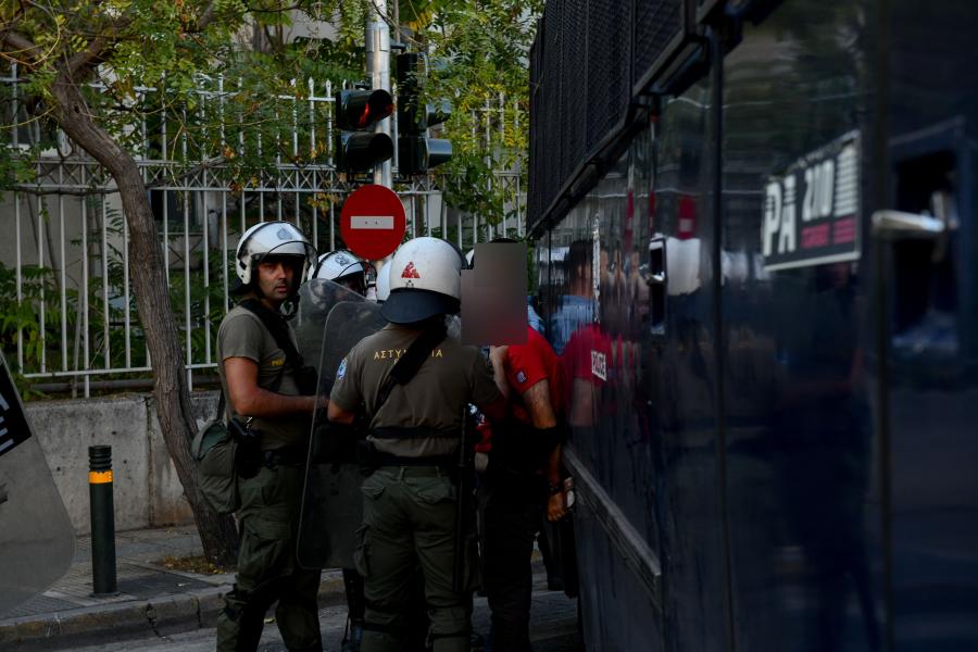ΜΑΤ επίθεση