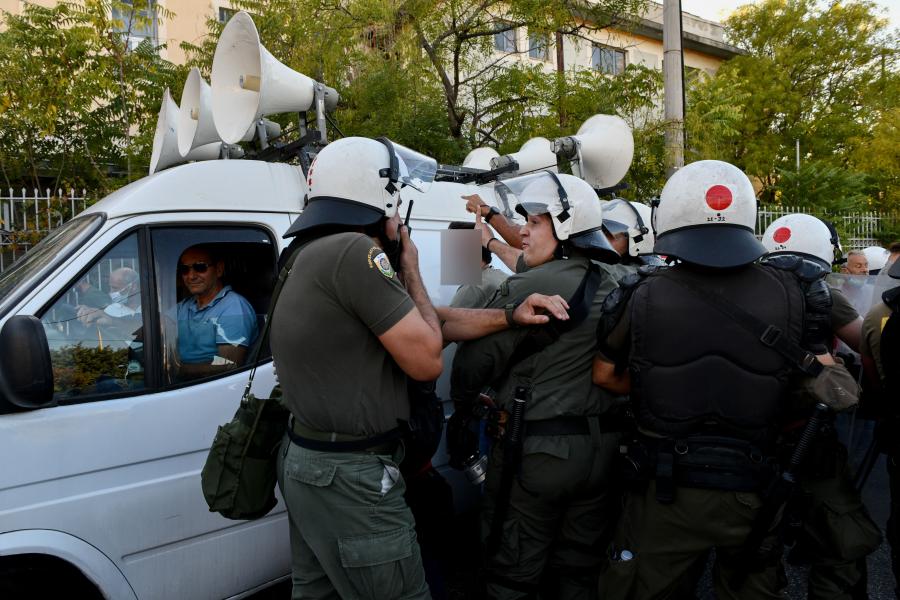 ΜΑΤ επίθεση
