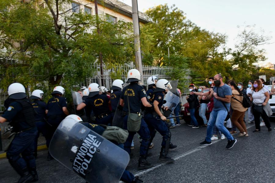 ΜΑΤ επίθεση