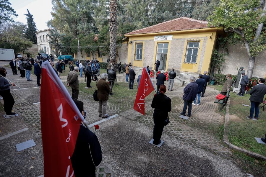 Κατάθεση στεφάνου από τον ΣΥΡΙΖΑ στο ΕΑΤ ΕΣΑ