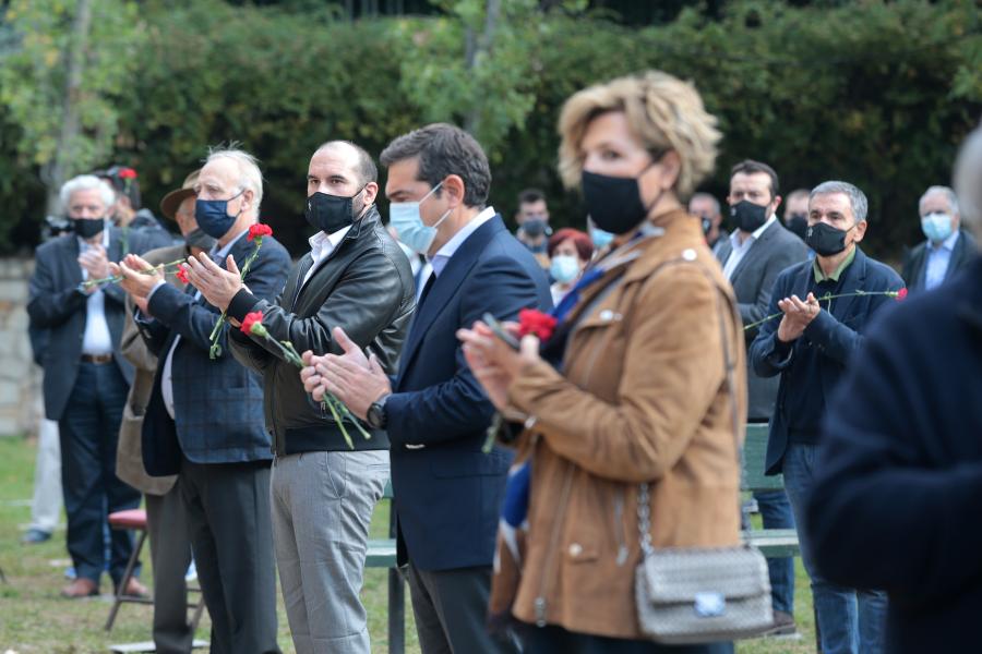 Κατάθεση στεφάνου από τον ΣΥΡΙΖΑ στο ΕΑΤ ΕΣΑ