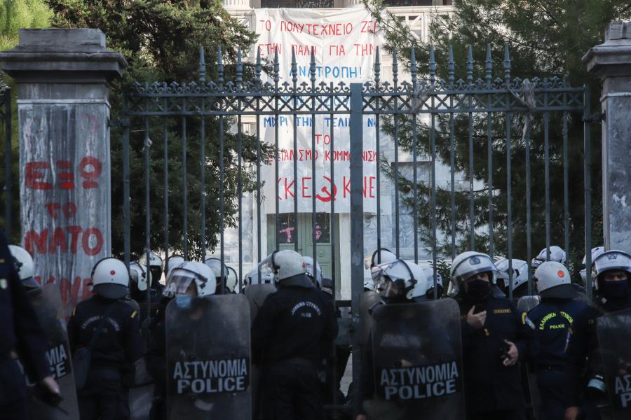 ΜΑΤ στο Πολυτεχνείο