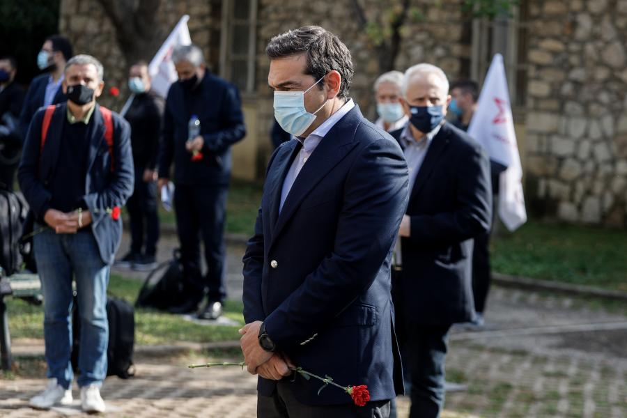 Κατάθεση στεφάνου από τον ΣΥΡΙΖΑ στο ΕΑΤ ΕΣΑ