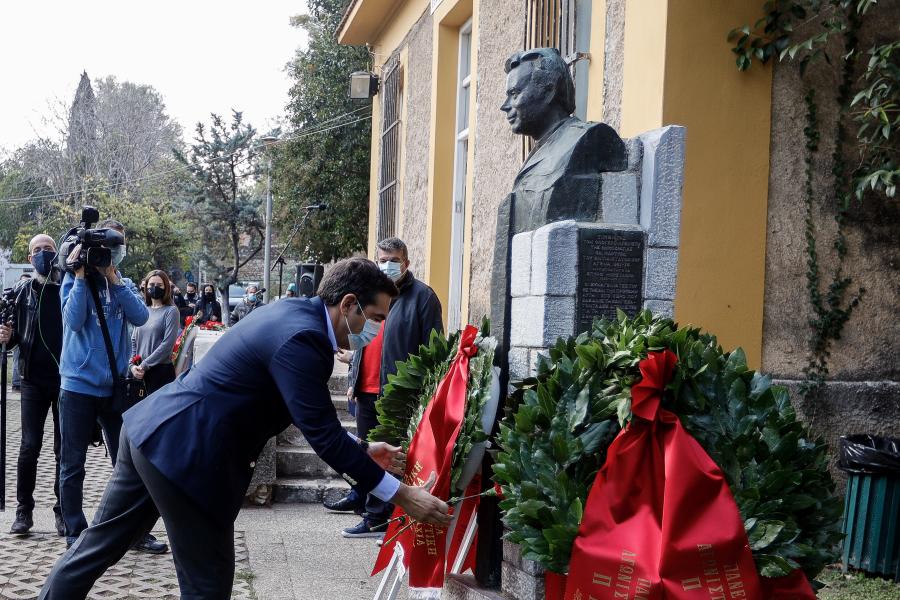 Κατάθεση στεφάνου από τον ΣΥΡΙΖΑ στο ΕΑΤ ΕΣΑ