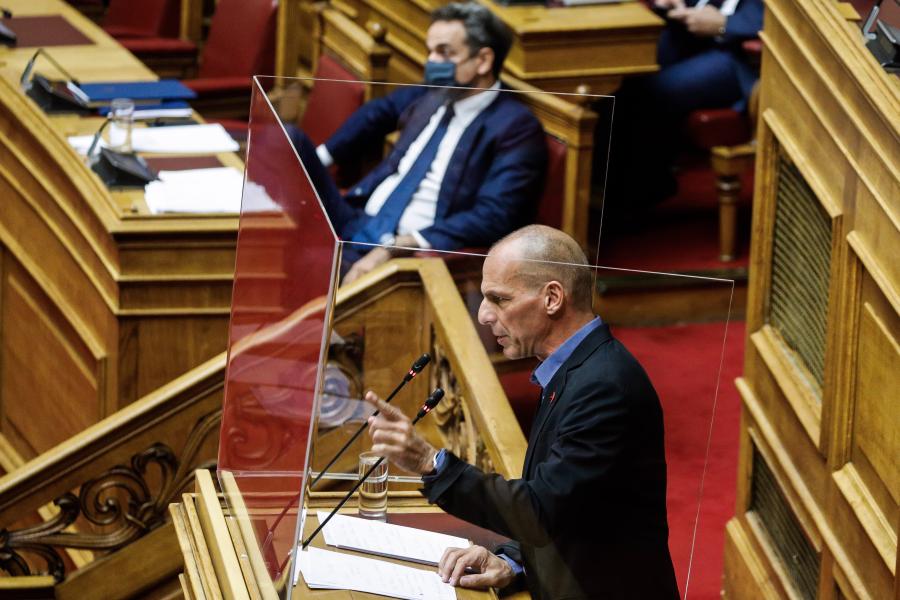 Ο Βαρουφάκης στη Βουλή
