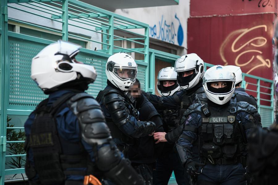 Τα ΜΑΤ στην πλατεία Εξαρχείων