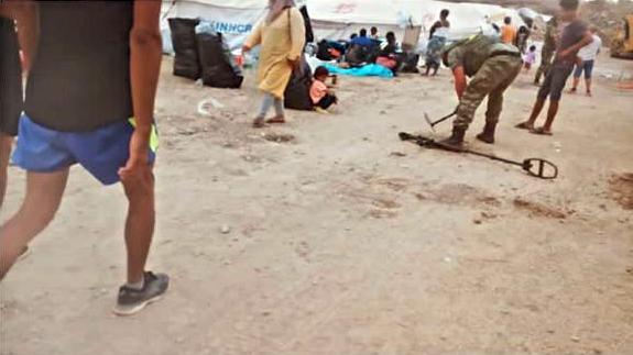 HRW ΛΕΣΒΟΣ ΑΝΙΧΝΕΥΤΗΣ ΜΕΤΑΛΛΩΝ ΜΑΥΡΟΒΟΥΝΙ