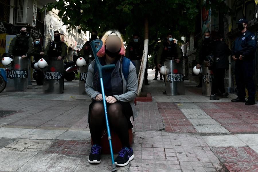 Προσαγωγή κοπέλας