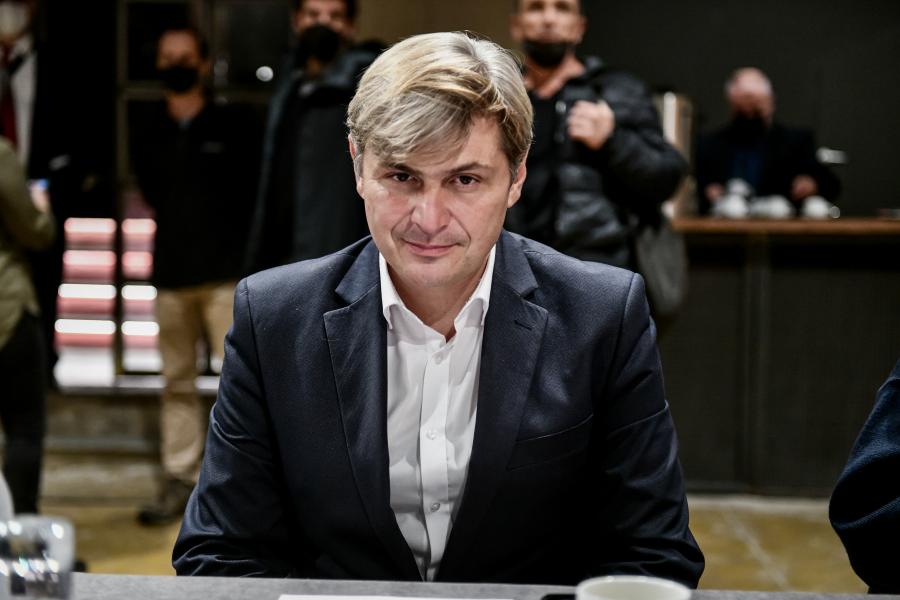 Νίκος Φαραντούρης