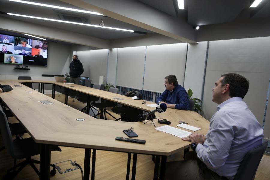Ο Αλέξης Τσίπρας σε τηλεδιάσκεψη με επιστήμονες