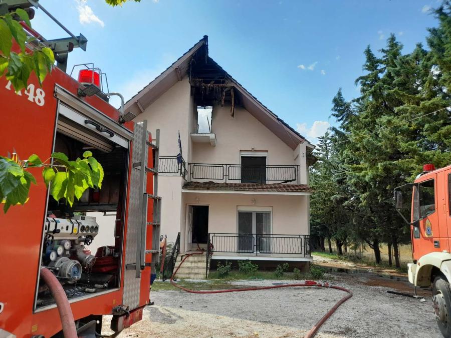 Κεραυνός έπεσε σε σπίτι στη Λάρισα