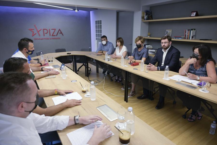Συνάντηση του ΣΥΡΙΖΑ με Πανελλήνια Ομοσπονδία Πενταετούς Υποχρέωσης και Συμβασιούχων Πυροσβεστών