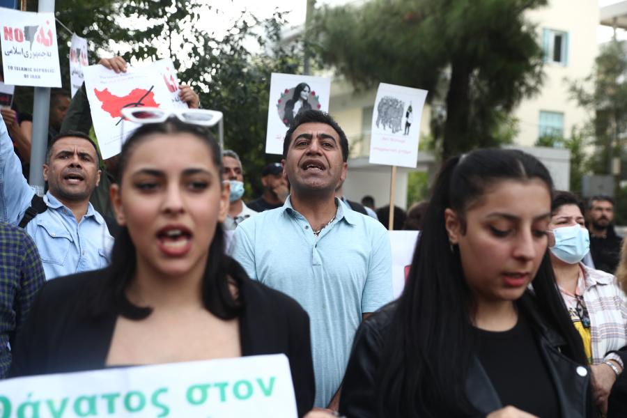 Διαμαρτυρία έξω από την πρεσβεία στο Ιράν