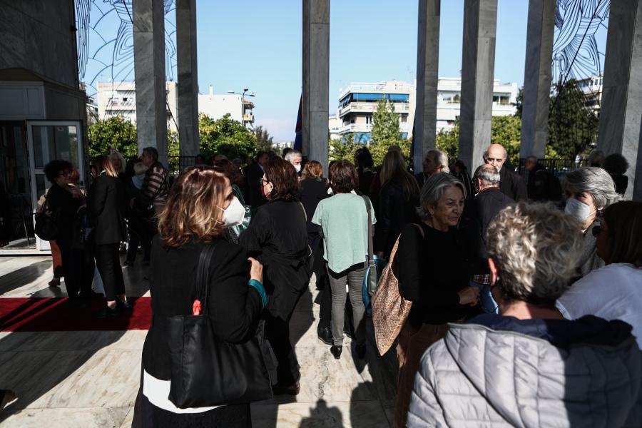 Πλήθος κόσμου στην κηδεία της Κτερίνας Ιατροπούλου