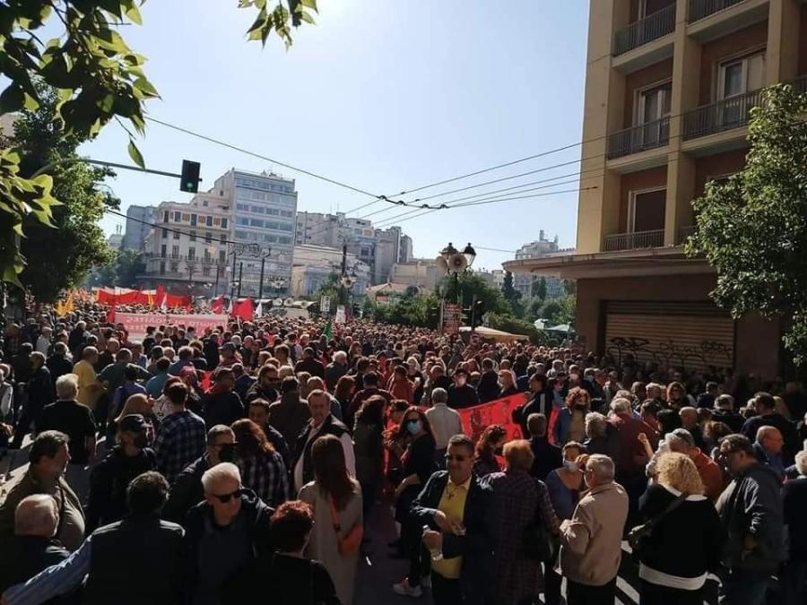 Διαδηλωτές στο μπλοκ του ΣΥΡΙΖΑ
