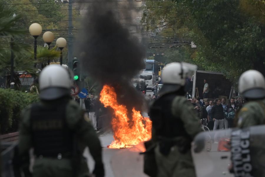 ΑΣΟΕΕ ΜΑΤ επεισόδια φωτιά κάδοι
