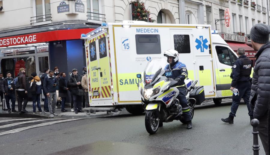 Αστυνομία και ασθενοφόρο στη Γαλλία
