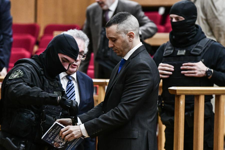 Ηλίας Κασιδιάρης δίκη Χρυσή Αυγή χειροπέδες