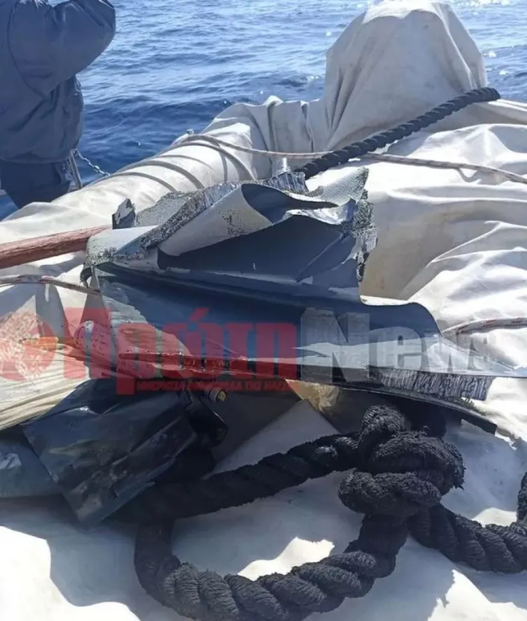 Συντρίμμια αεροπλάνου στη θάλασσα