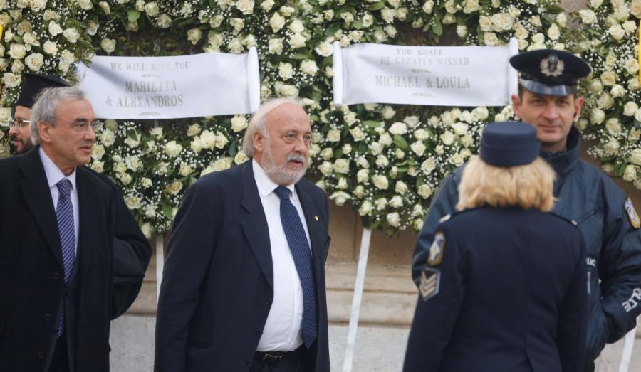 Ο Γιώργος Καλαντζής στην κηδεία του Κωνσταντίνου Γλύξμπορυγκ