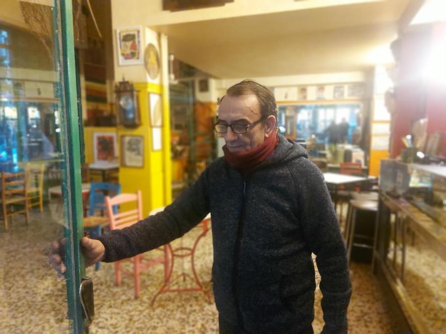 Άνδρας σε κατάστημα