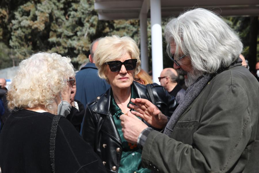 Κηδεία σκηνοθέτη Λάκη Παπαστάθη 