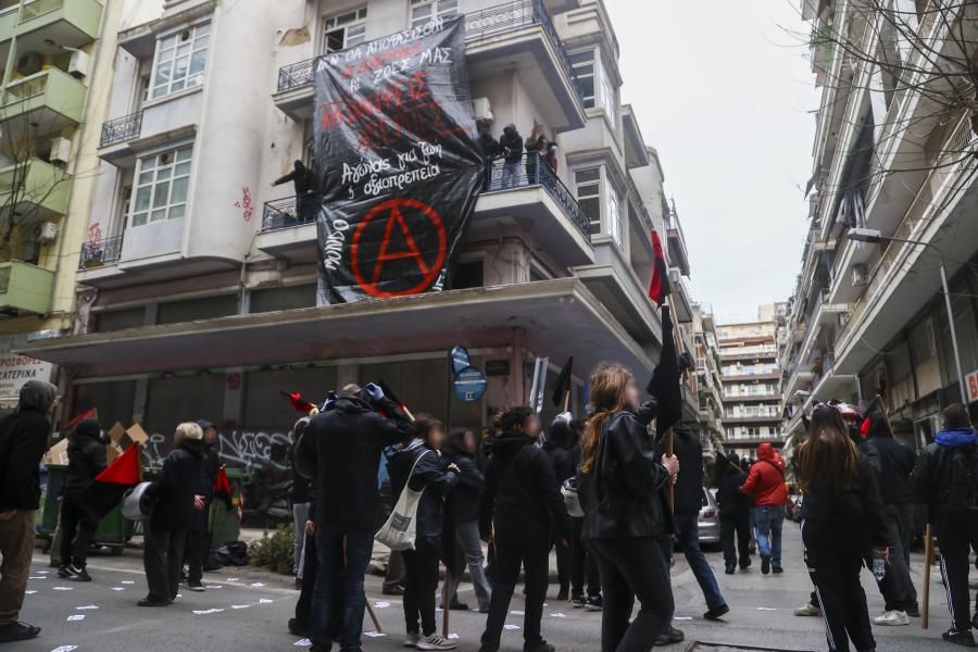 ΜΑΤ έξω από την κατάληψη Mundo Nuevo στη Θεσσαλονίκη