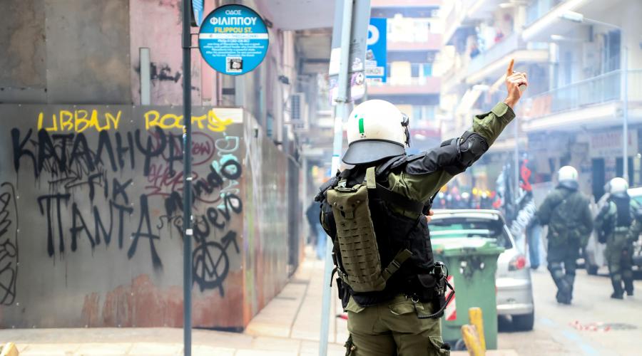 ΜΑΤ έξω από την κατάληψη Mundo Nuevo στη Θεσσαλονίκη