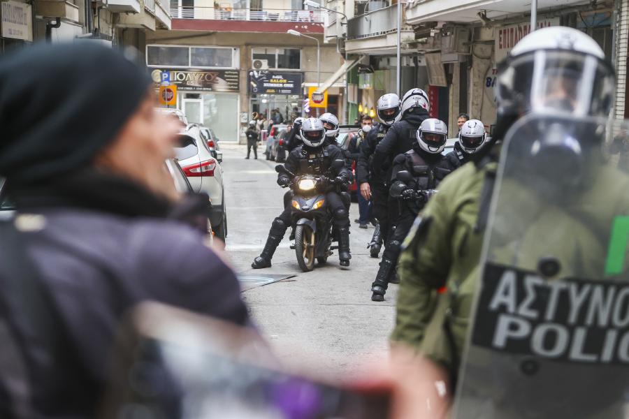 ΜΑΤ έξω από την κατάληψη Mundo Nuevo στη Θεσσαλονίκη