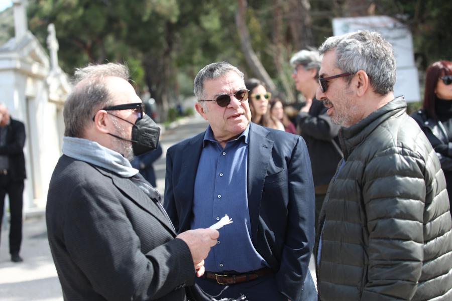 Κηδεία σκηνοθέτη Λάκη Παπαστάθη 