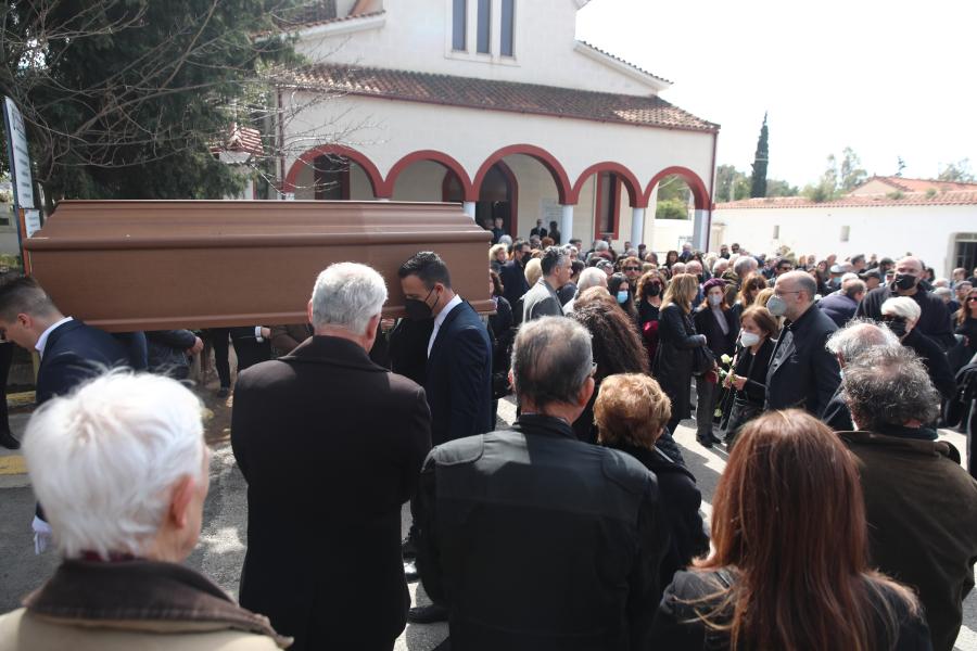 Κηδεία σκηνοθέτη Λάκη Παπαστάθη 