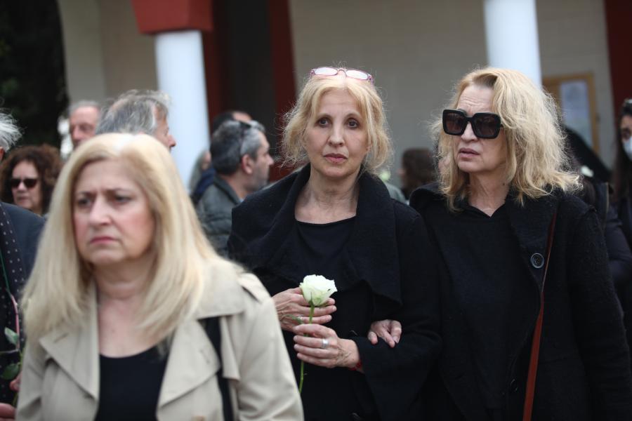 Κηδεία σκηνοθέτη Λάκη Παπαστάθη 