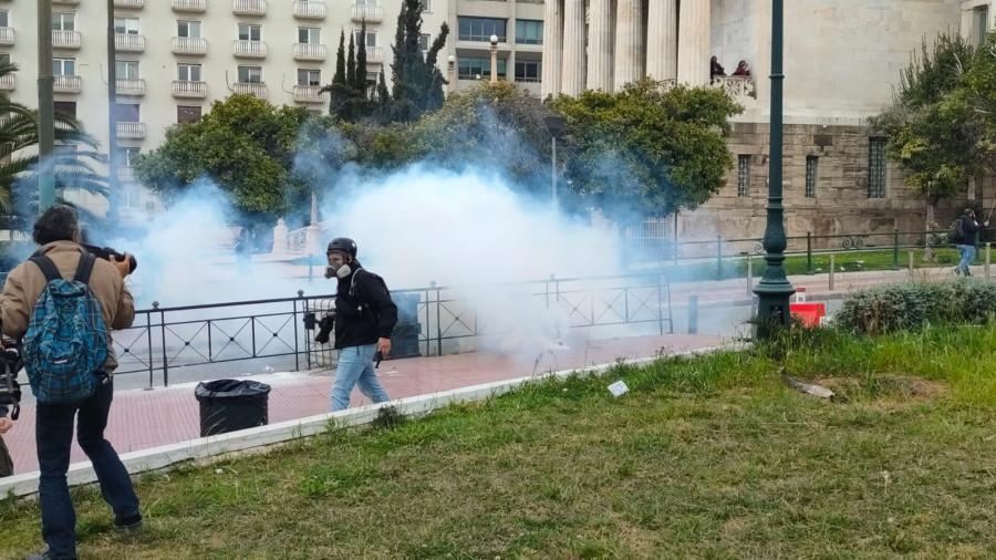 Χημικά στα Προπύλαια