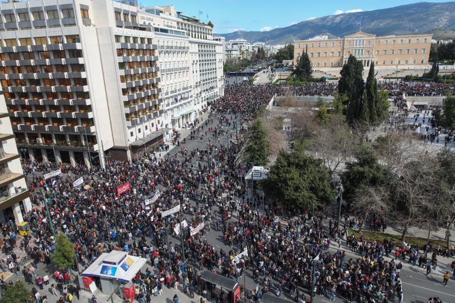 Η οργή ξεχείλισε σε όλη την Ελλάδα, μεγαλειώδεις συγκεντρώσεις ιστορικού χαρακτήρα