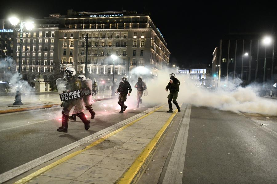 Χημικά στο Σύνταγμα