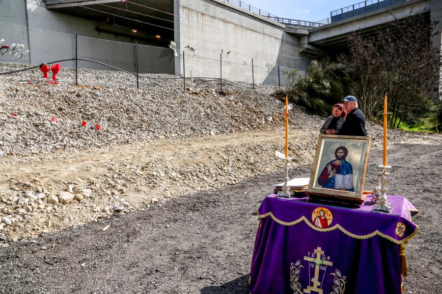 Θρησκευτική εικόνα στο τόπο της τραγωδίας για το τρισάγιο