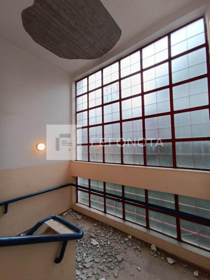 Οι σοβάδες στις σκάλες του δημοτικού στον Βόλο