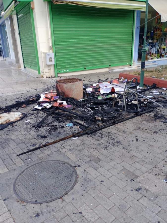Το περίπτερο του ΣΥΡΙΖΑ που έγινε στάχτη από φωτιά