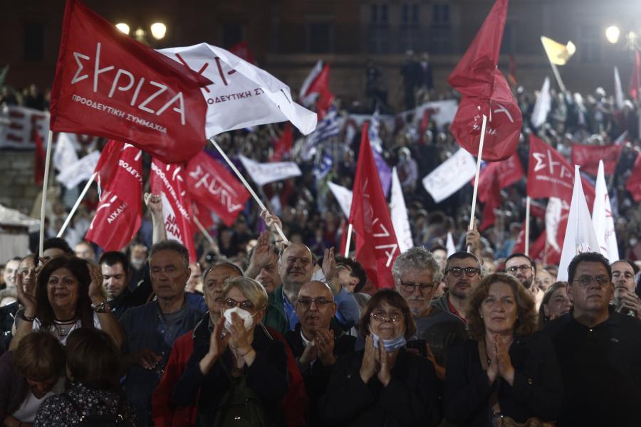 Πλήθος κόσμου στην ομιλία του Τσίπρα στο Σύνταγμα