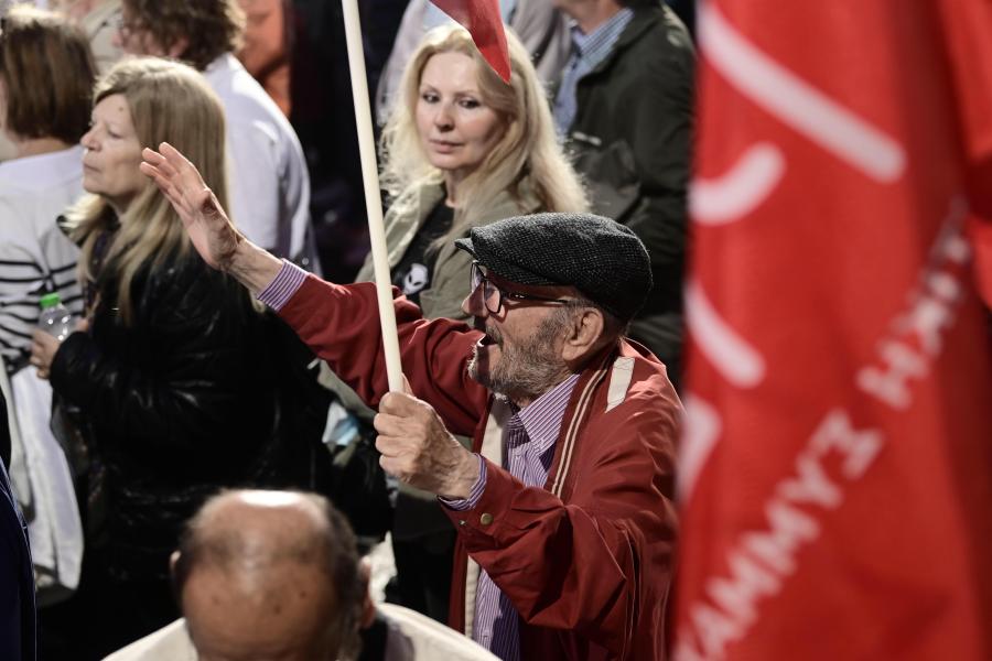Πλήθος κόσμου στην ομιλία του Τσίπρα στο Σύνταγμα