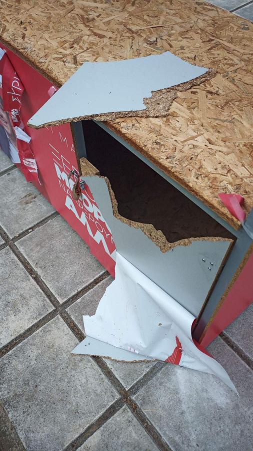 Βανδαλισμός σε εκλογικό περίπτερο του ΣΥΡΙΖΑ - ΠΣ