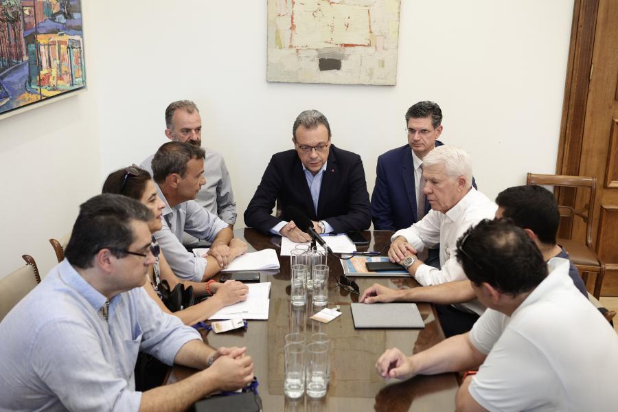 Συνάντηση του Προέδρου της Κοινοβουλευτικής Ομάδας του ΣΥΡΙΖΑ-ΠΣ Σωκράτη Φάμελλου με την Εκτελεστική Επιτροπή της ΑΔΕΔΥ