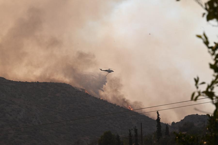 κακαντέρ κάνει ρίψεις νερού στη Νέα Αγχίαλο